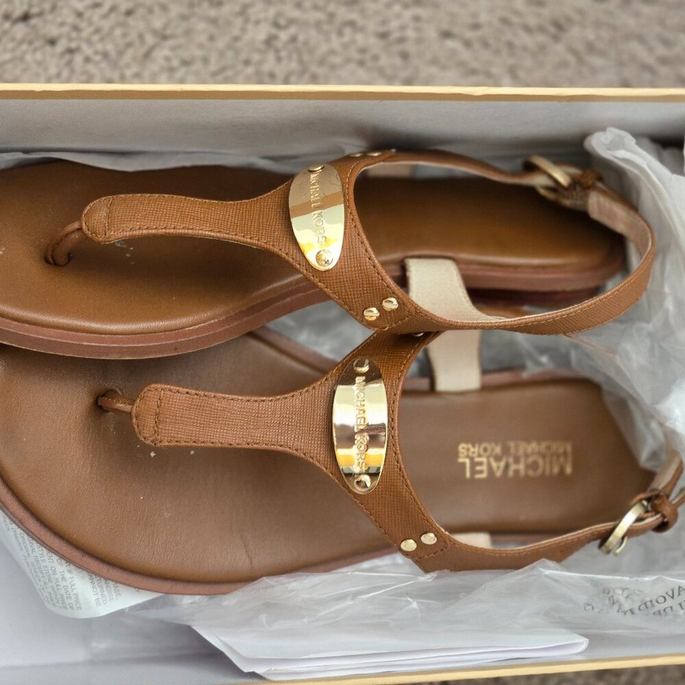 MICHAEL Michael Kors Women's MK Plate Thong Sandals Luggage Brown Size 6.5